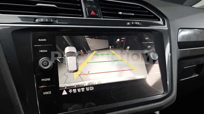VW Tiguan 2.0 TDI| ПОДГРЕВ| DISTRONIC| ВКЛ.ТЕХНОТЕСТ, снимка 9 - Автомобили и джипове - 54969200