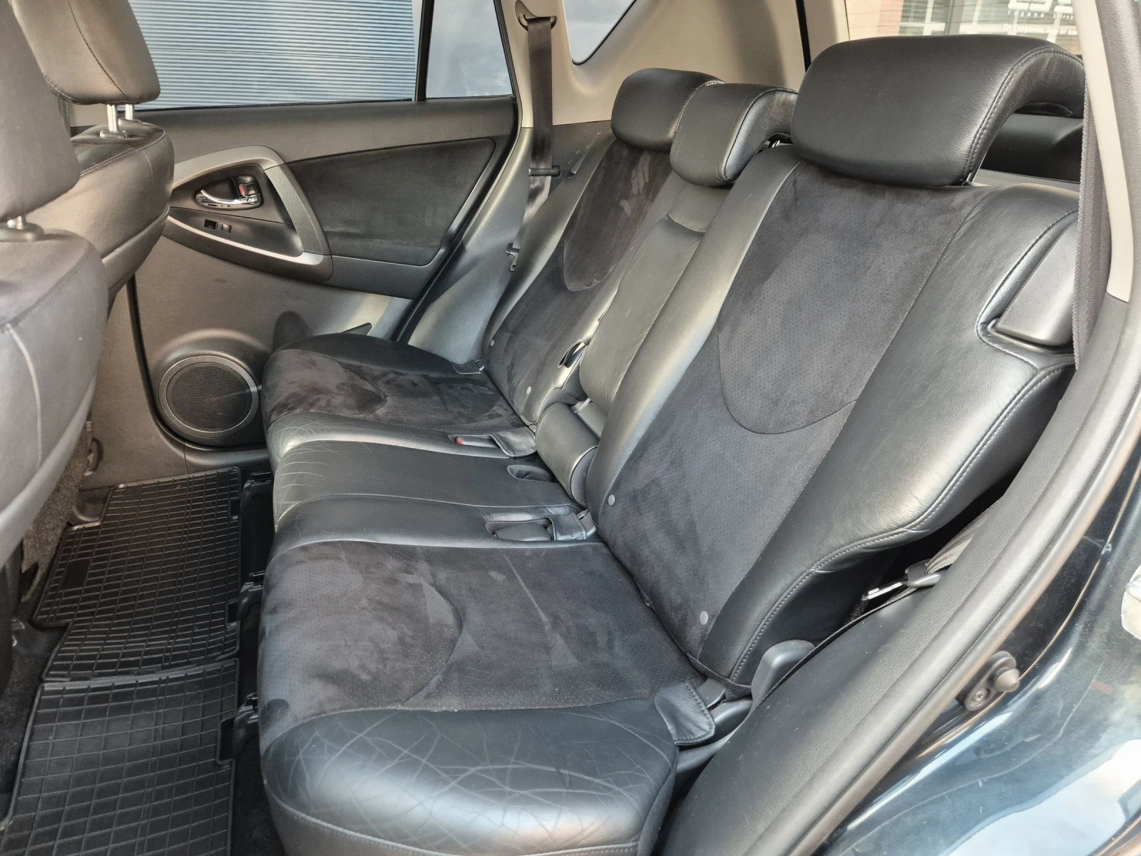 Toyota Rav4 2.2 D4D Facelift 4X4 * ������� * ������ * �������� | Mobile.bg � ����������� 8