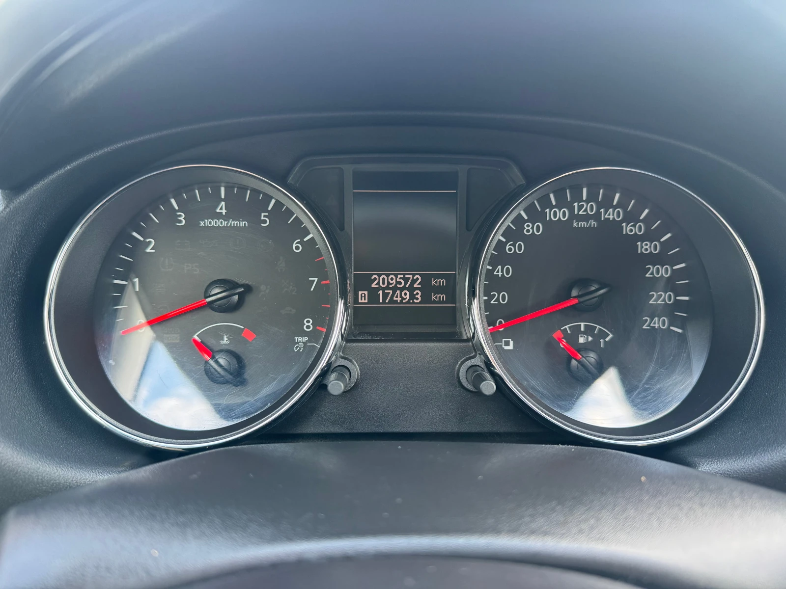 Nissan Qashqai 2.0 i, снимка 14 - Автомобили и джипове - 54944611