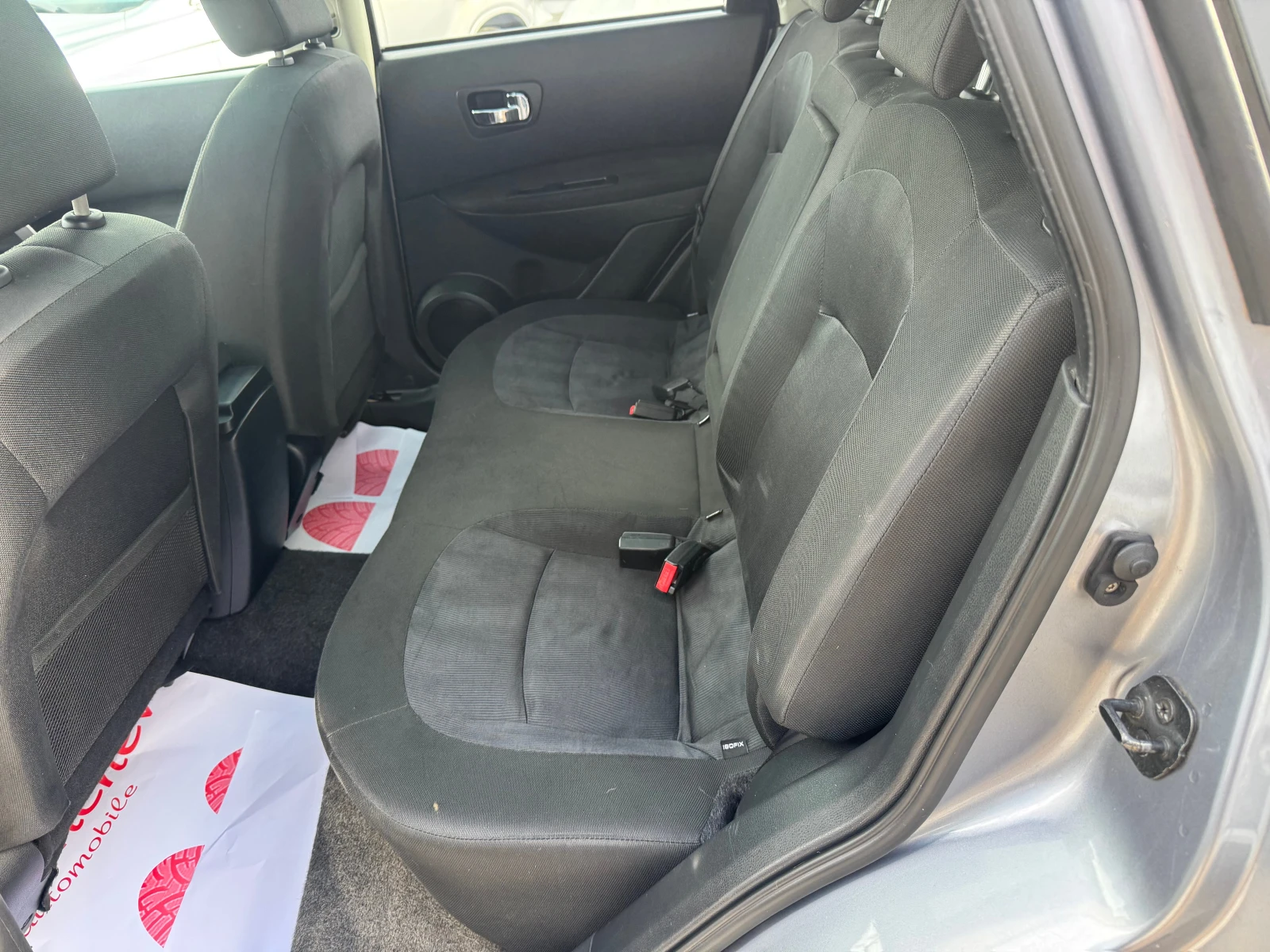 Nissan Qashqai 2.0 i, снимка 9 - Автомобили и джипове - 54944611
