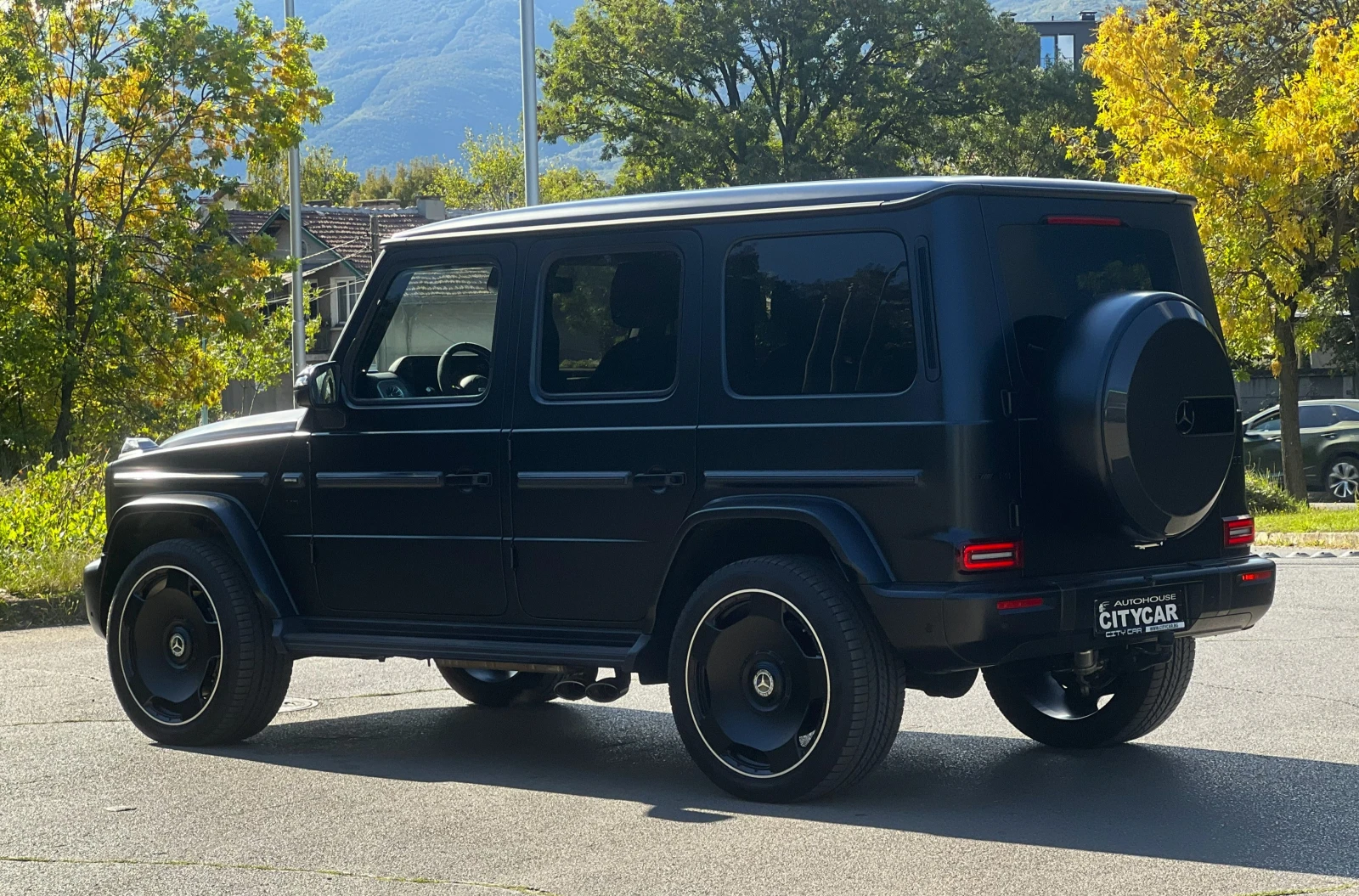 Mercedes-Benz G 63 AMG CARBON / MANUFAKTUR / SUPERIOR / PANO / BURM / 360, снимка 4 - Автомобили и джипове - 56192837
