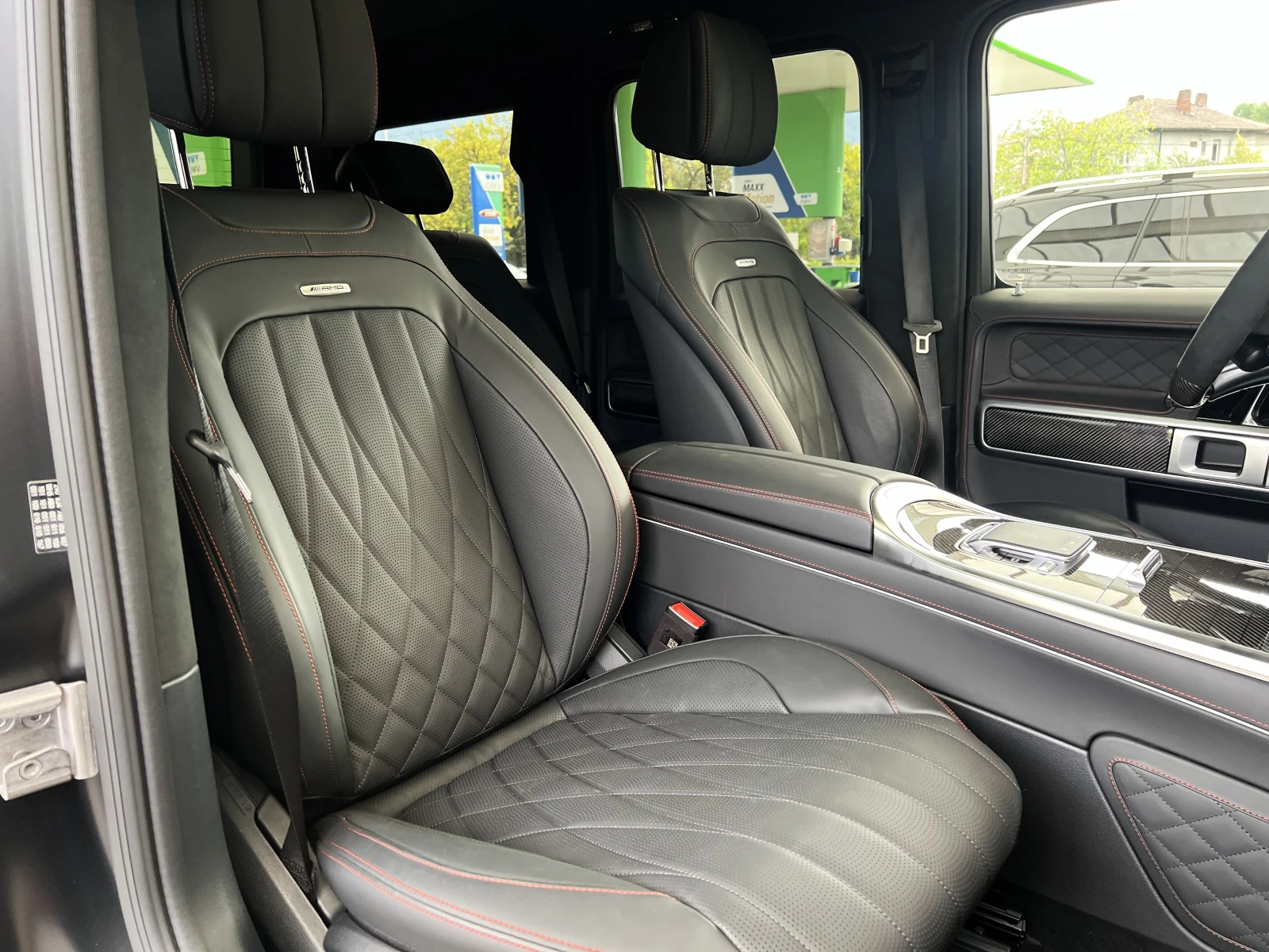 Mercedes-Benz G 63 AMG CARBON / MANUFAKTUR / SUPERIOR / PANO / BURM / 360, снимка 14 - Автомобили и джипове - 56192837