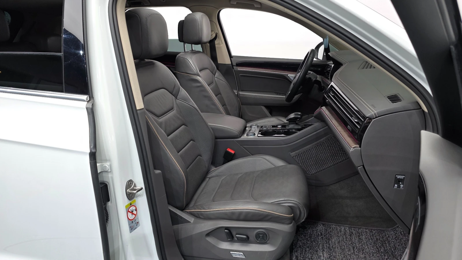VW Touareg PRESTIGE * FIRST-CLASS* FULL EXTRAS, снимка 9 - Автомобили и джипове - 56710827