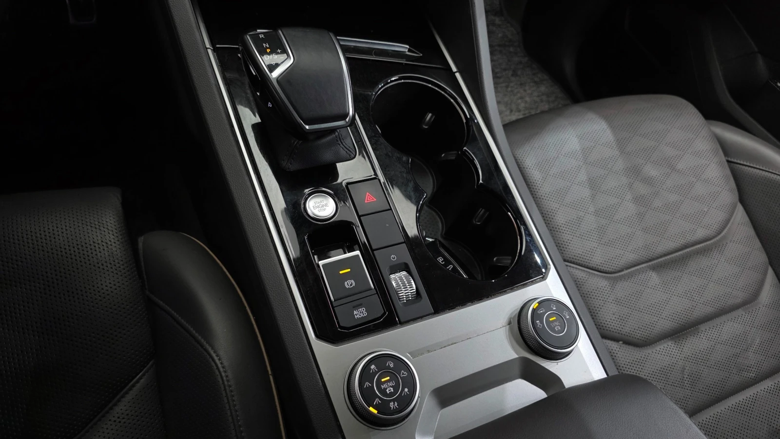 VW Touareg PRESTIGE * FIRST-CLASS* FULL EXTRAS, снимка 15 - Автомобили и джипове - 56710827
