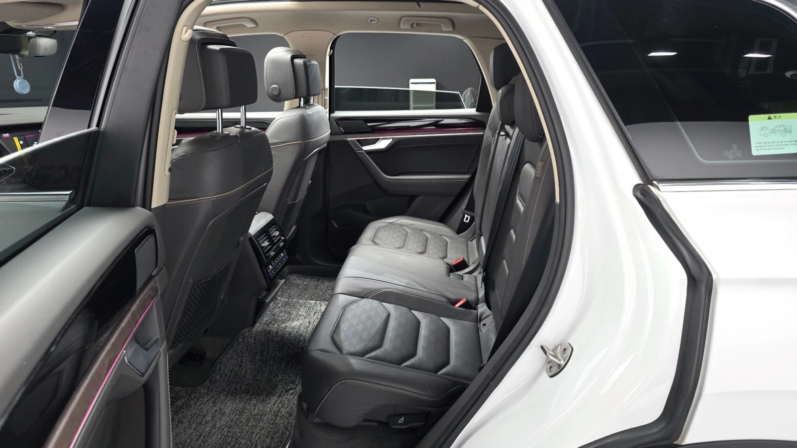 VW Touareg PRESTIGE * FIRST-CLASS* FULL EXTRAS, снимка 8 - Автомобили и джипове - 56710827