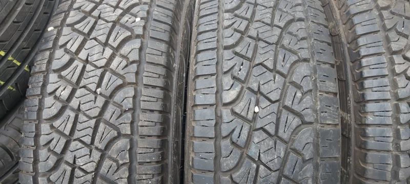 Гуми Всесезонни 235/75R15, снимка 3 - Гуми и джанти - 29857831