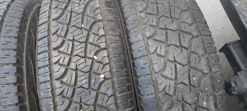 Гуми Всесезонни 235/75R15, снимка 4 - Гуми и джанти - 29857831