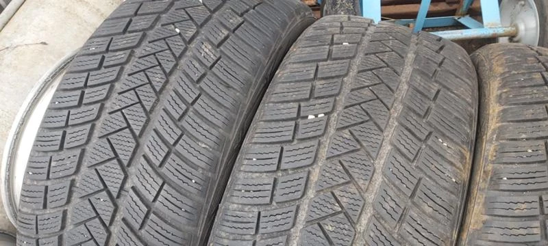 Гуми Зимни 235/45R18, снимка 2 - Гуми и джанти - 34706929