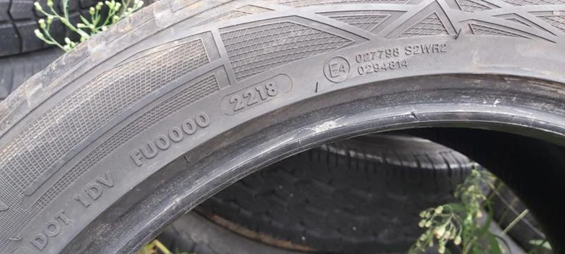 Гуми Зимни 235/45R18, снимка 8 - Гуми и джанти - 34706929