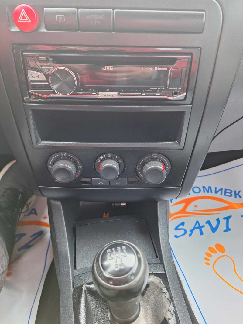 Seat Ibiza 1.4i klima, снимка 11 - Автомобили и джипове - 45022463