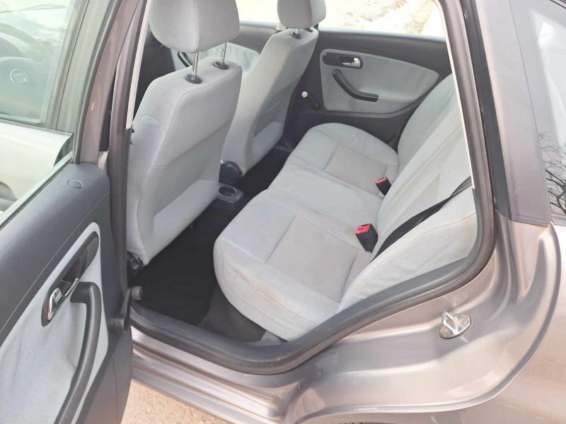 Seat Ibiza 1.4i klima, снимка 12 - Автомобили и джипове - 45022463