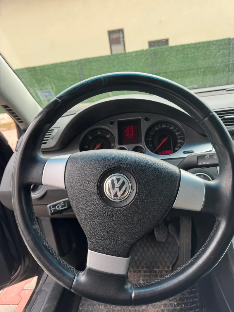 VW Passat 2.0 TDI, снимка 6 - Автомобили и джипове - 49176586