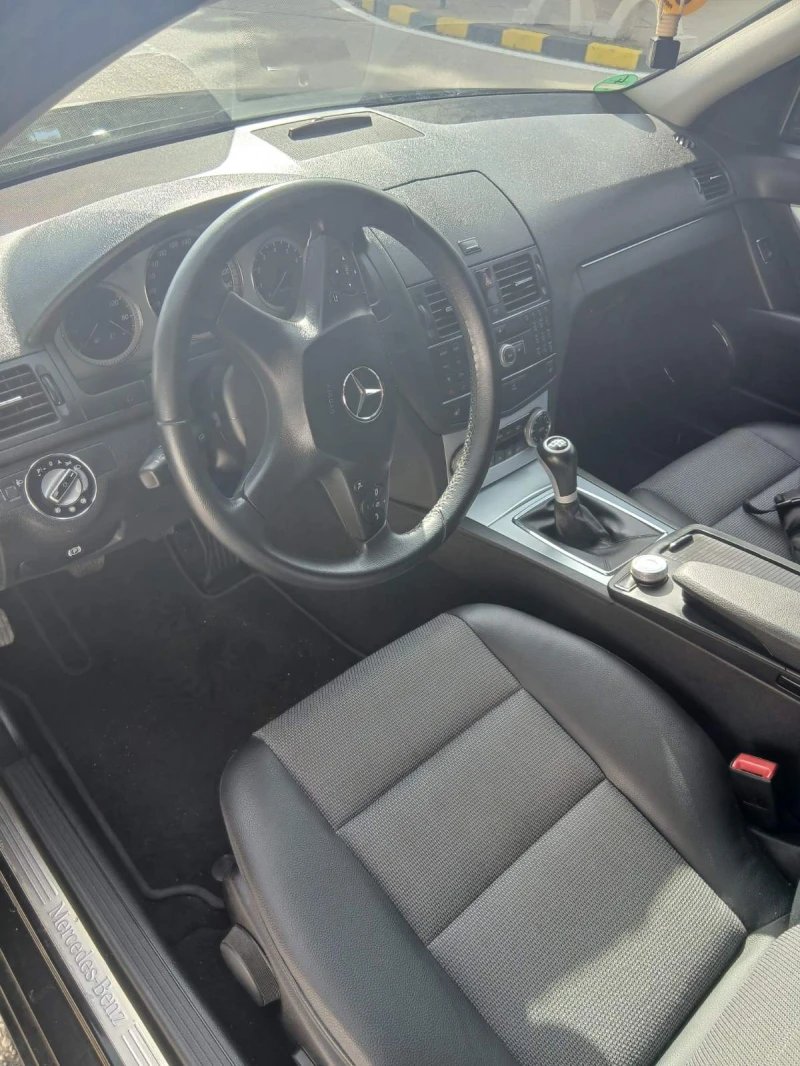 Mercedes-Benz C 180, снимка 7 - Автомобили и джипове - 53510357