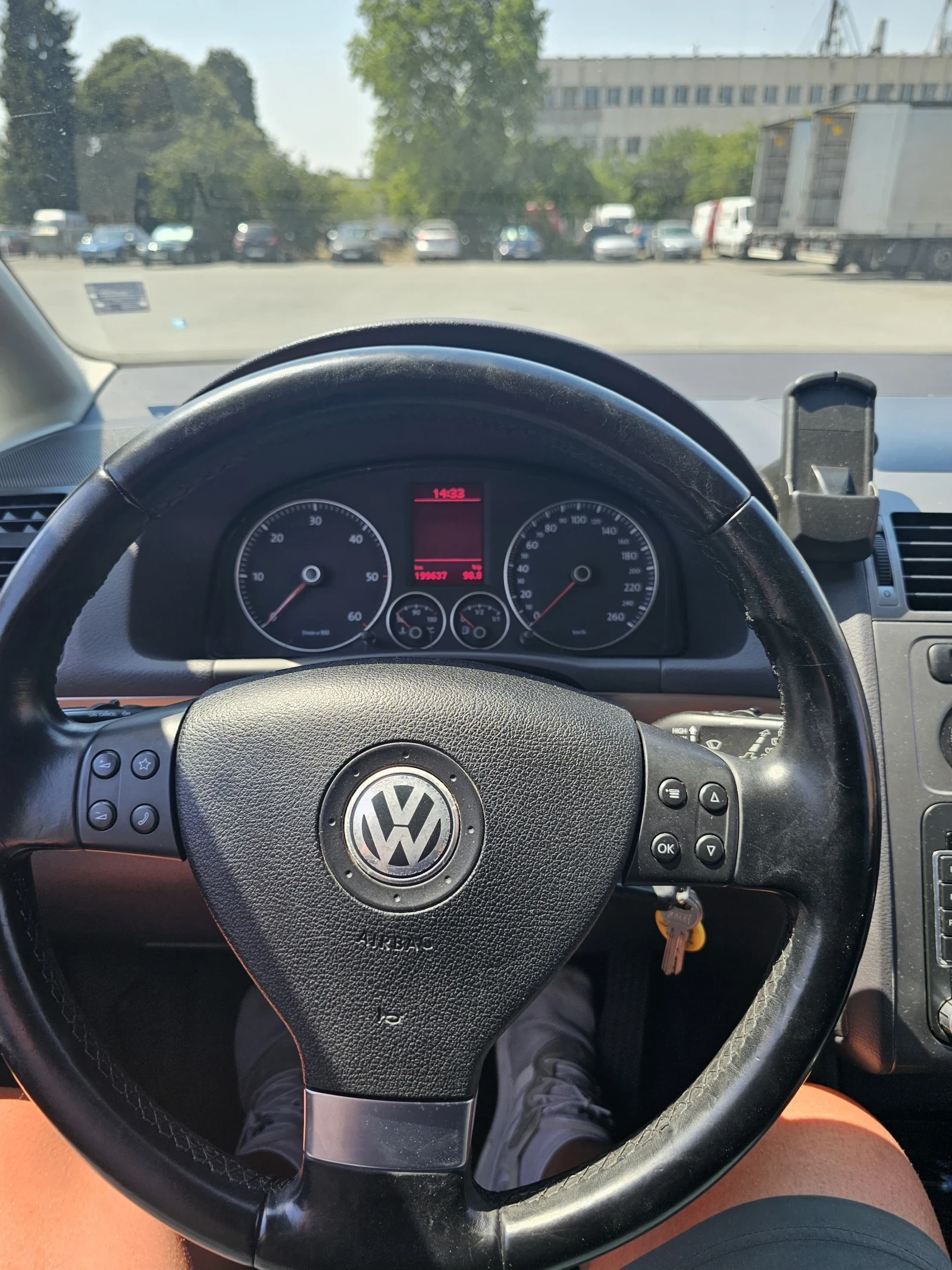 VW Touran 2.0 TDI 140 HP - изображение 10