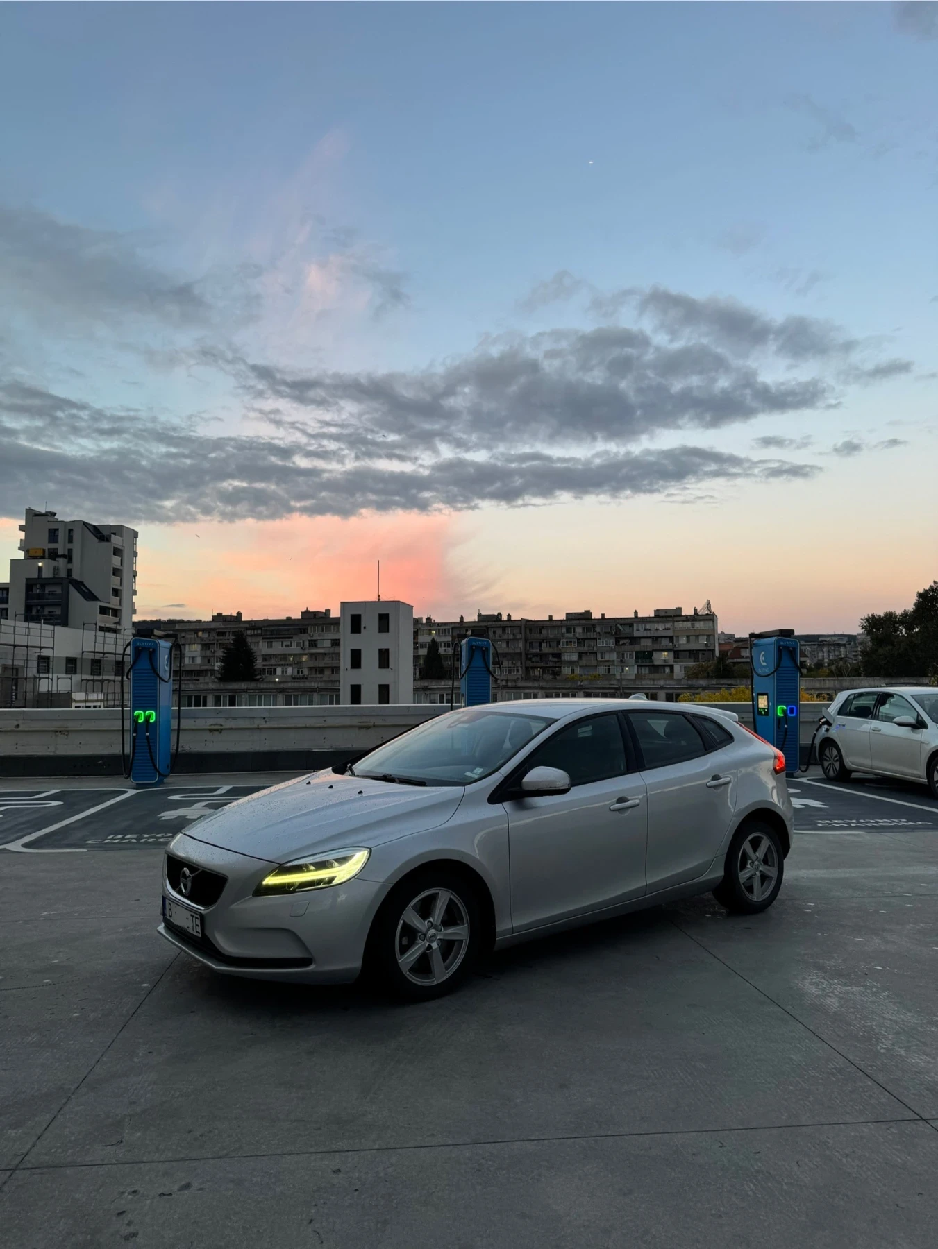 Volvo V40   Facelift  | Mobile.bg   1