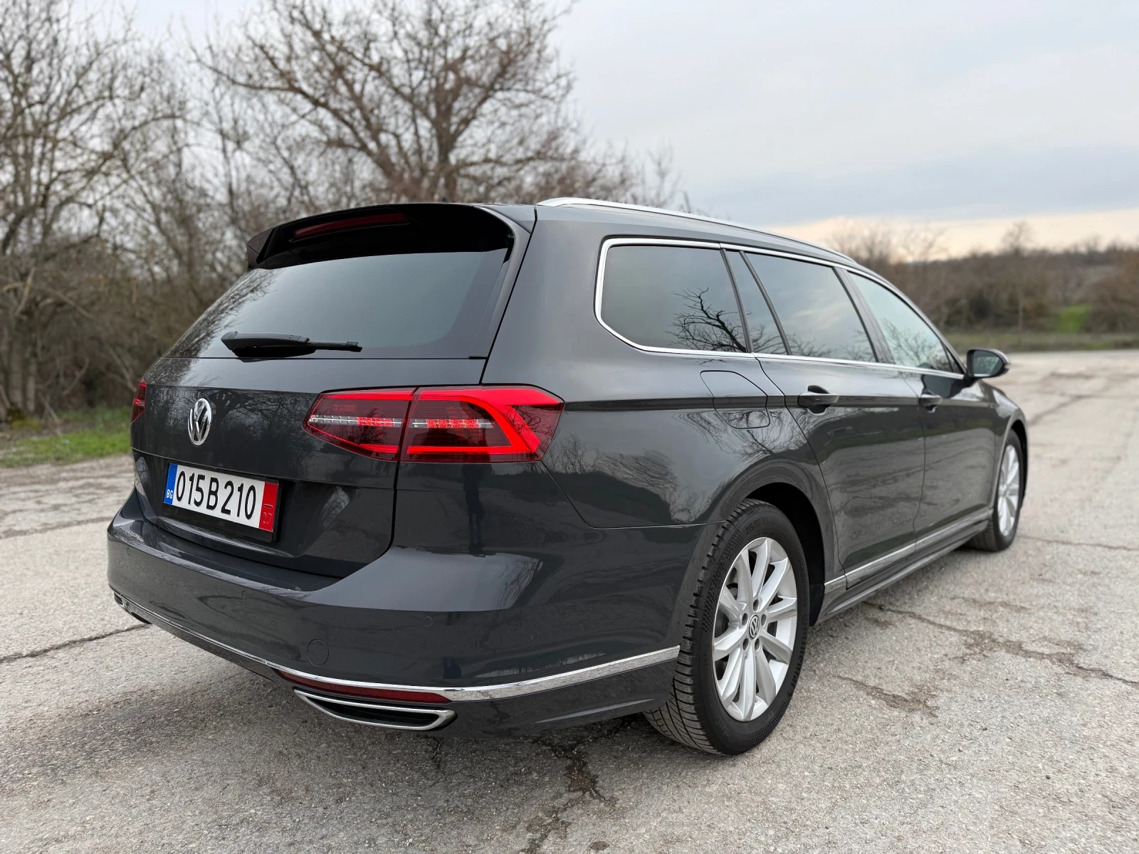 VW Passat 2.0TDi / R-Line / 4-MOTION / 240к.с., снимка 4 - Автомобили и джипове - 53964056