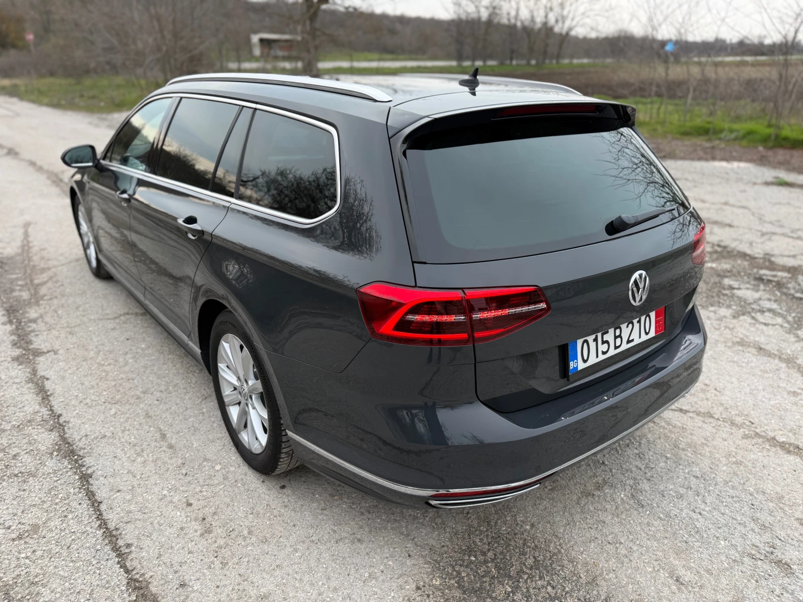 VW Passat 2.0TDi / R-Line / 4-MOTION / 240к.с., снимка 3 - Автомобили и джипове - 53964056