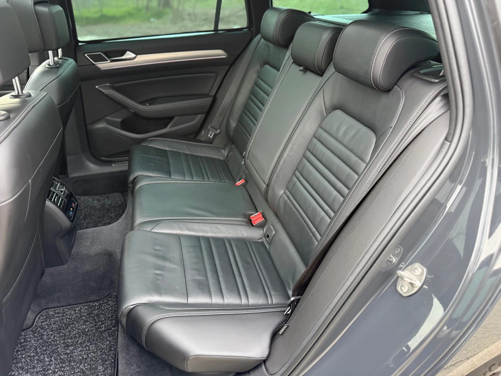 VW Passat 2.0TDi / R-Line / 4-MOTION / 240к.с., снимка 12 - Автомобили и джипове - 53964056