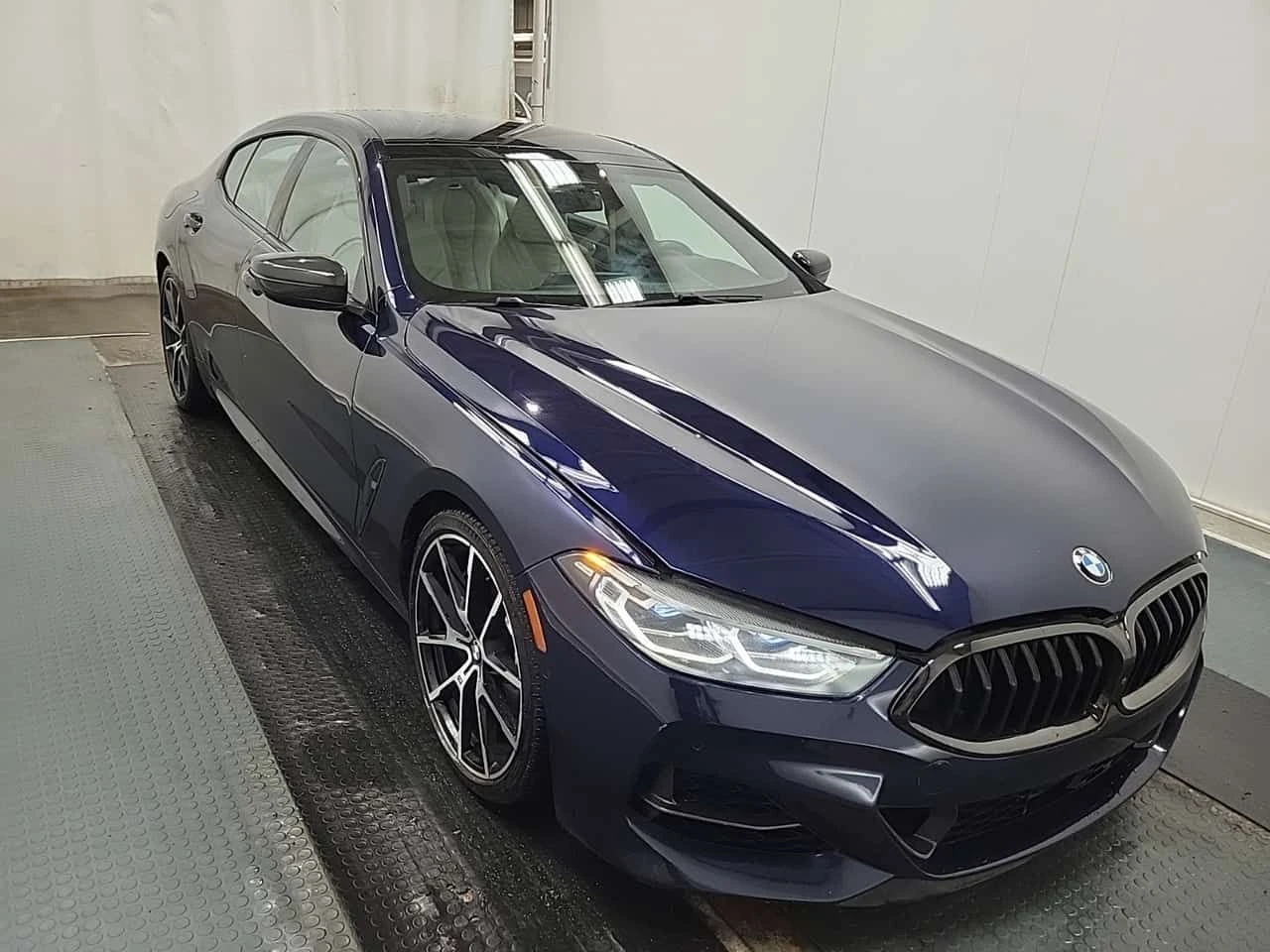 BMW 850 * xDrive * CARFAX * ДВА КЛЮЧА * ДИСТРОНИК, снимка 13 - Автомобили и джипове - 53992110