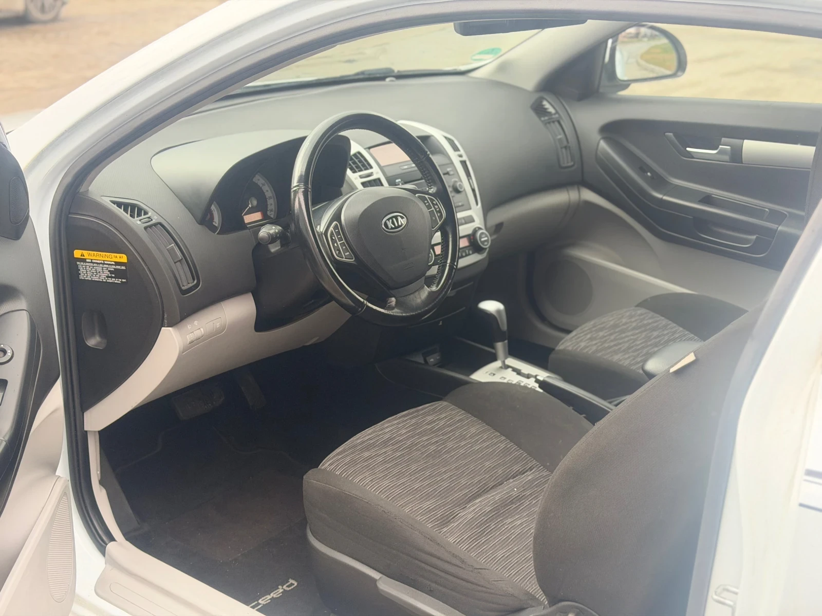 Kia Ceed GT-LINE / Автоматик / Навигация / Единствена, снимка 10 - Автомобили и джипове - 54083011