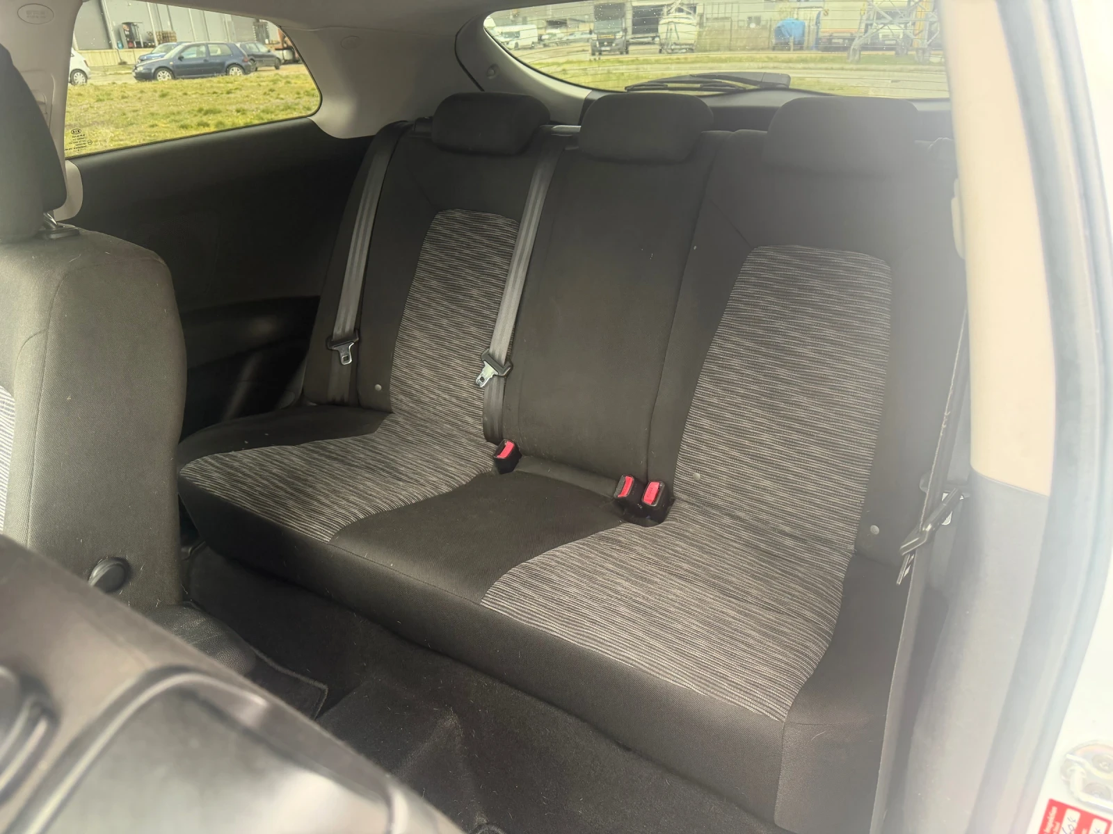 Kia Ceed GT-LINE / Автоматик / Навигация / Единствена, снимка 17 - Автомобили и джипове - 54083011