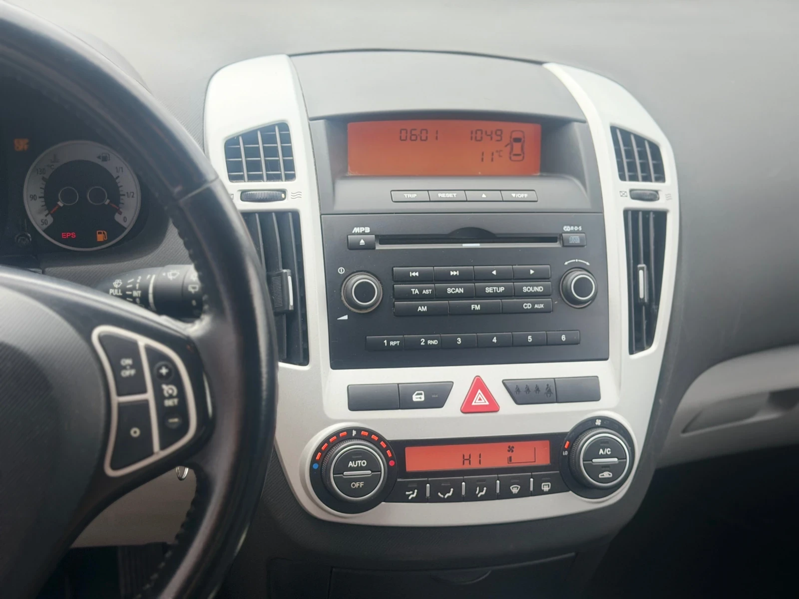 Kia Ceed GT-LINE / Автоматик / Навигация / Единствена, снимка 13 - Автомобили и джипове - 54083011