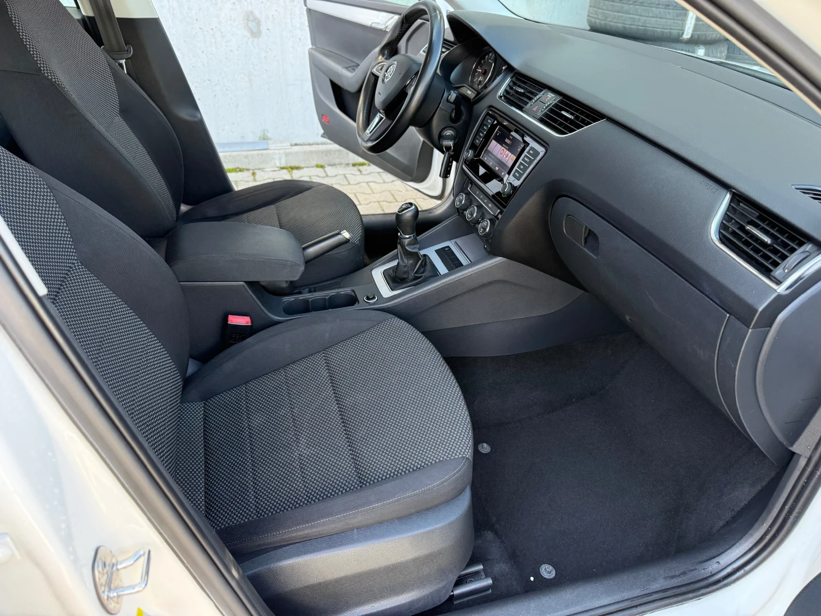 Skoda Octavia Euro5B+ AUX+ Navi+ 1, 6TDI+ 105kc, снимка 15 - Автомобили и джипове - 54131022