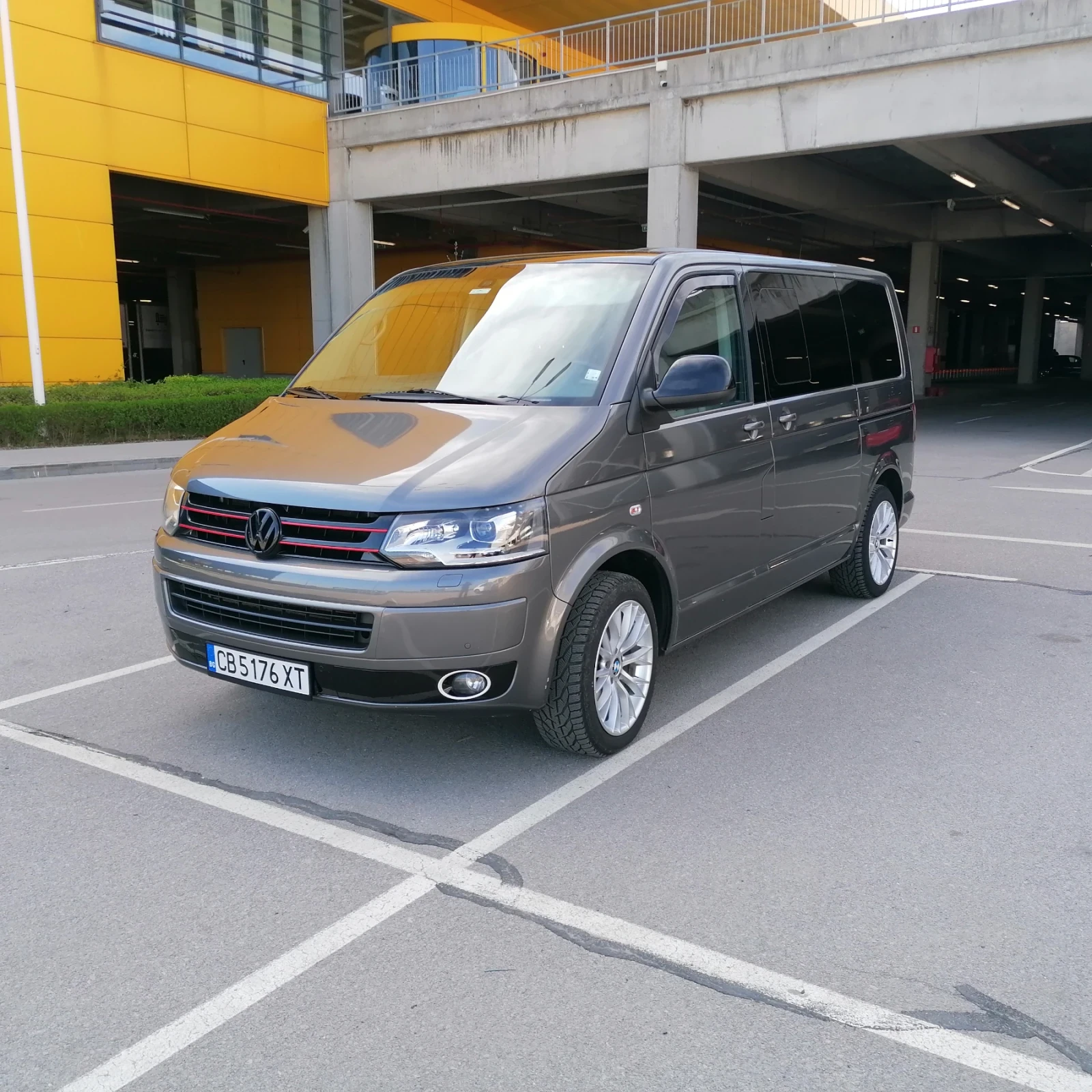 VW Multivan, снимка 2 - Автомобили и джипове - 54301507