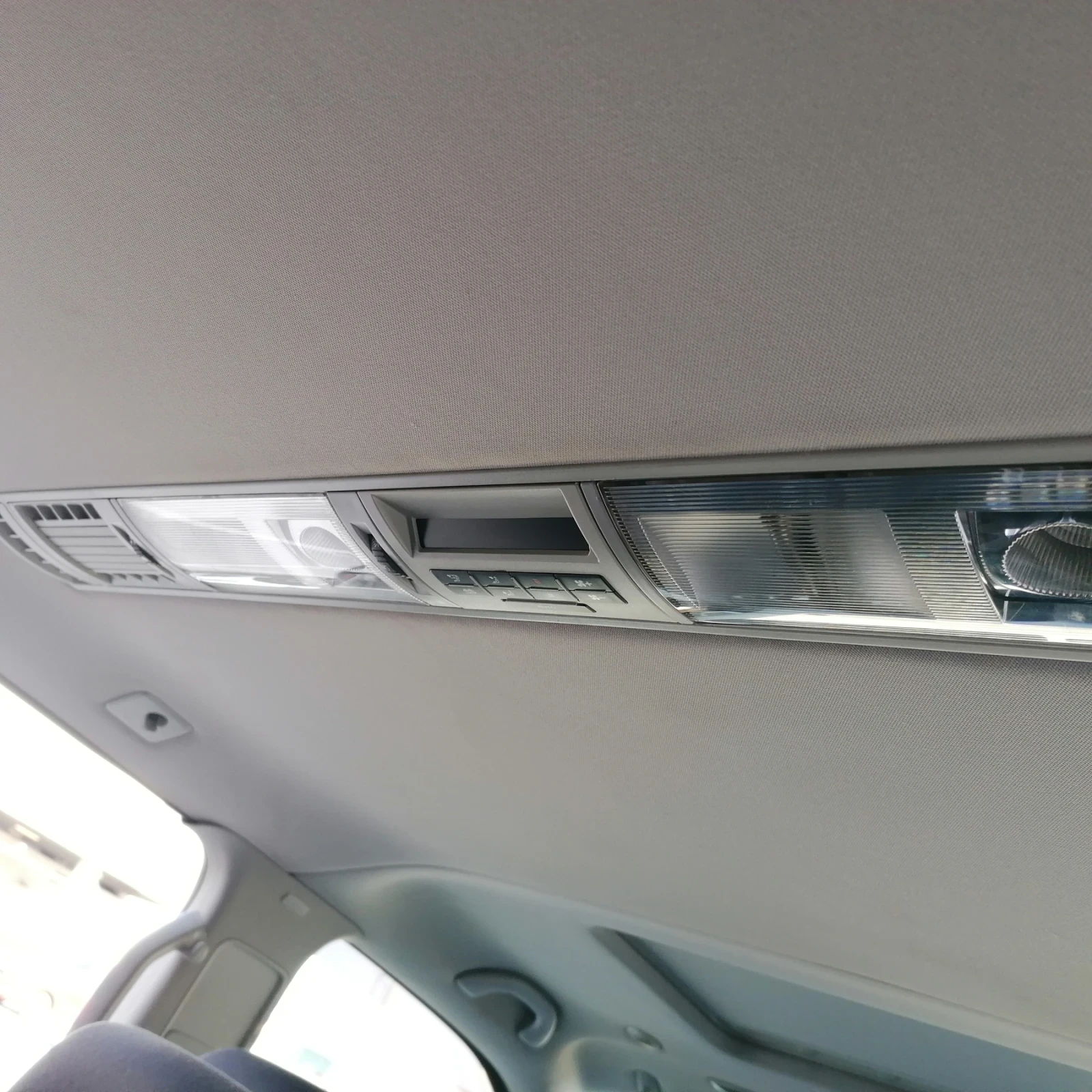 VW Multivan, снимка 8 - Автомобили и джипове - 54301507