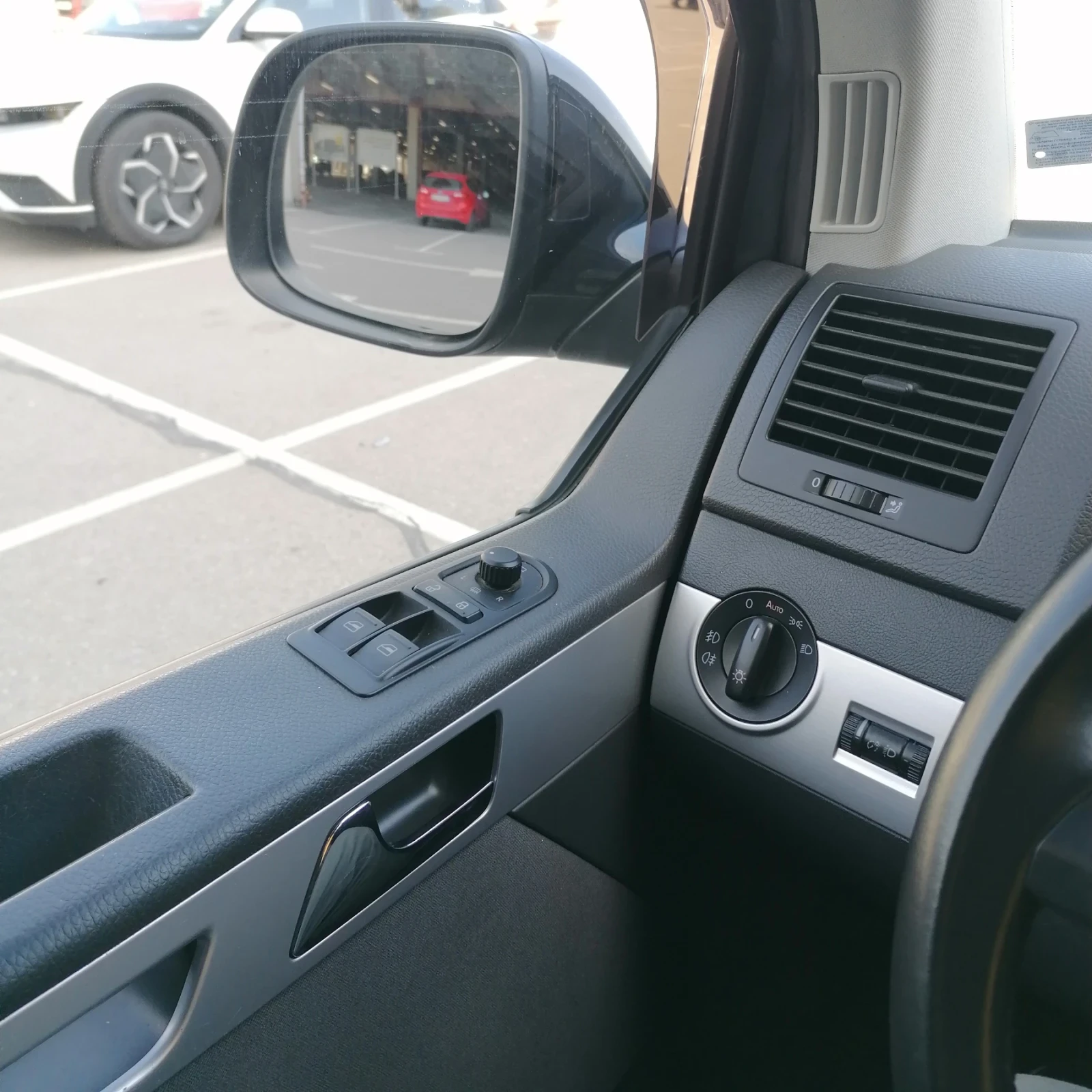 VW Multivan, снимка 12 - Автомобили и джипове - 54301507