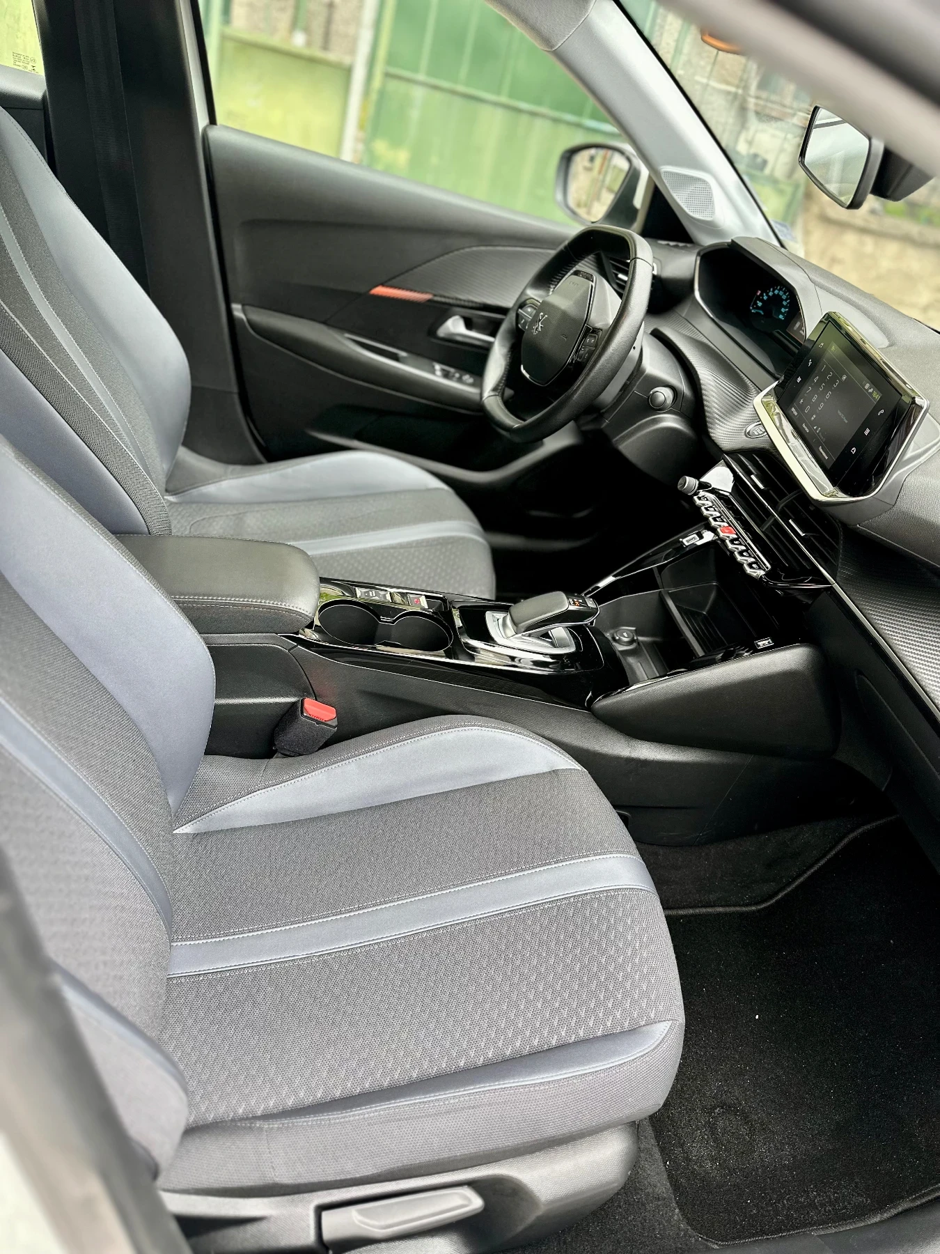 Peugeot 208 e208, снимка 9 - Автомобили и джипове - 54923371