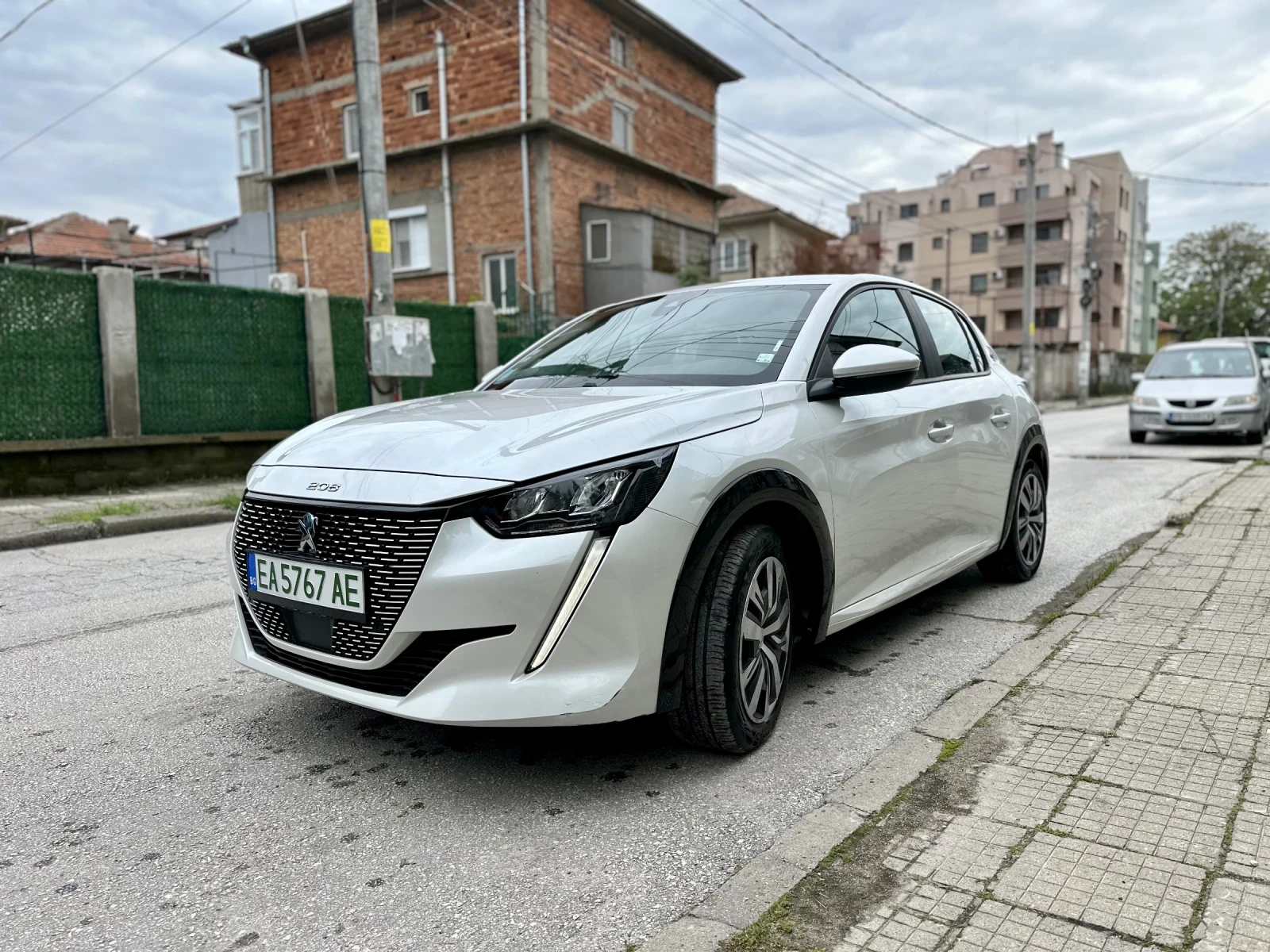 Peugeot 208 e208, снимка 3 - Автомобили и джипове - 54923371