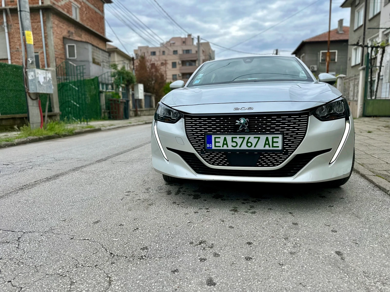 Peugeot 208 e208, снимка 2 - Автомобили и джипове - 54923371