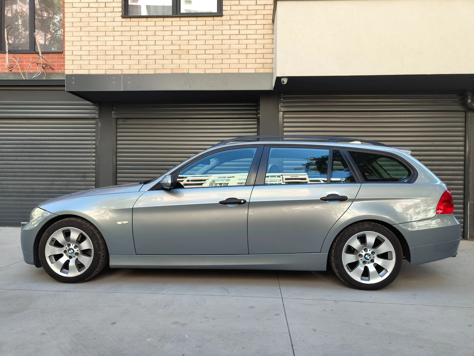BMW 320 i /Auto/Navi/AUX, снимка 2 - Автомобили и джипове - 54621380