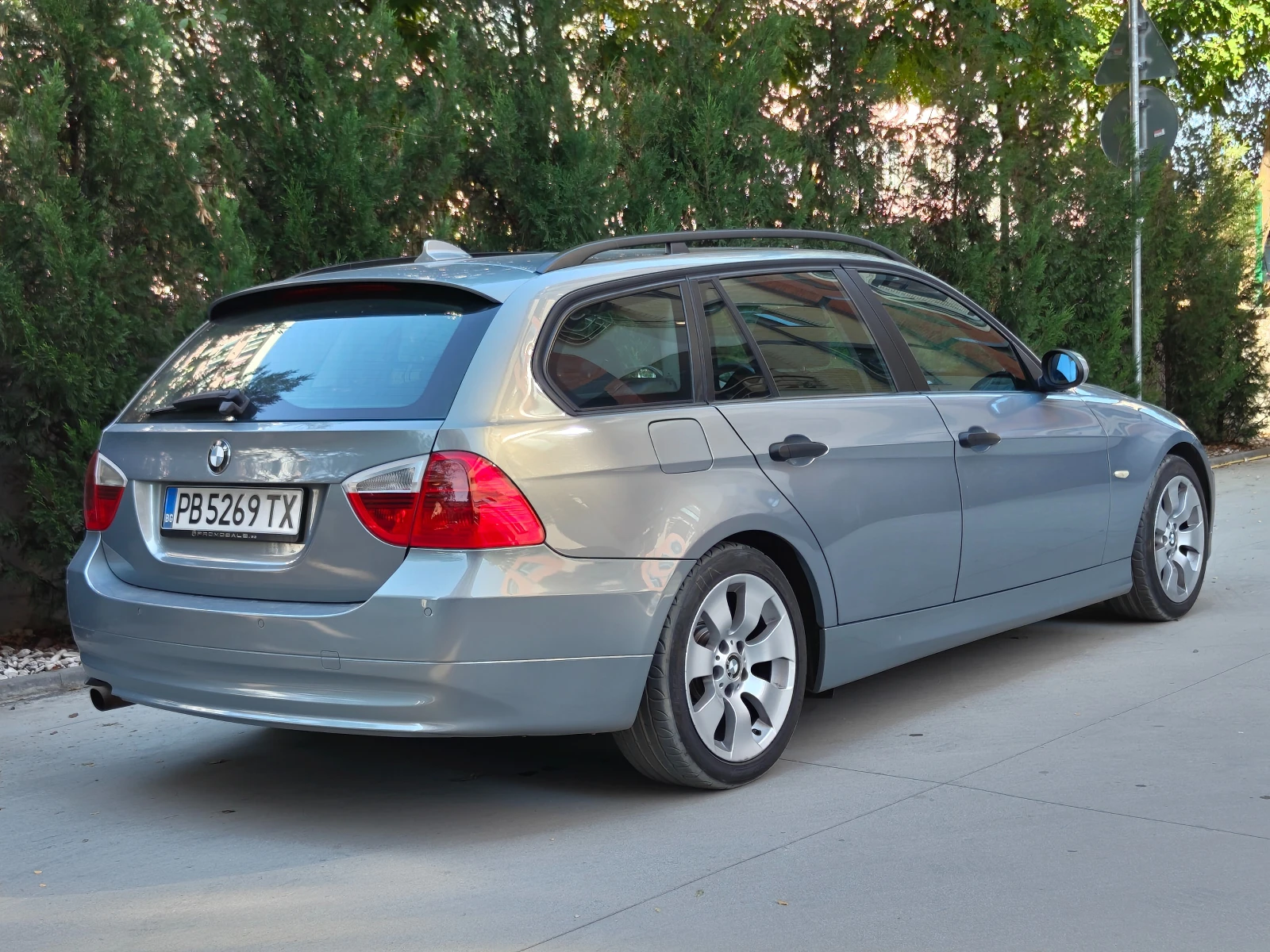 BMW 320 i /Auto/Navi/AUX, снимка 4 - Автомобили и джипове - 54621380