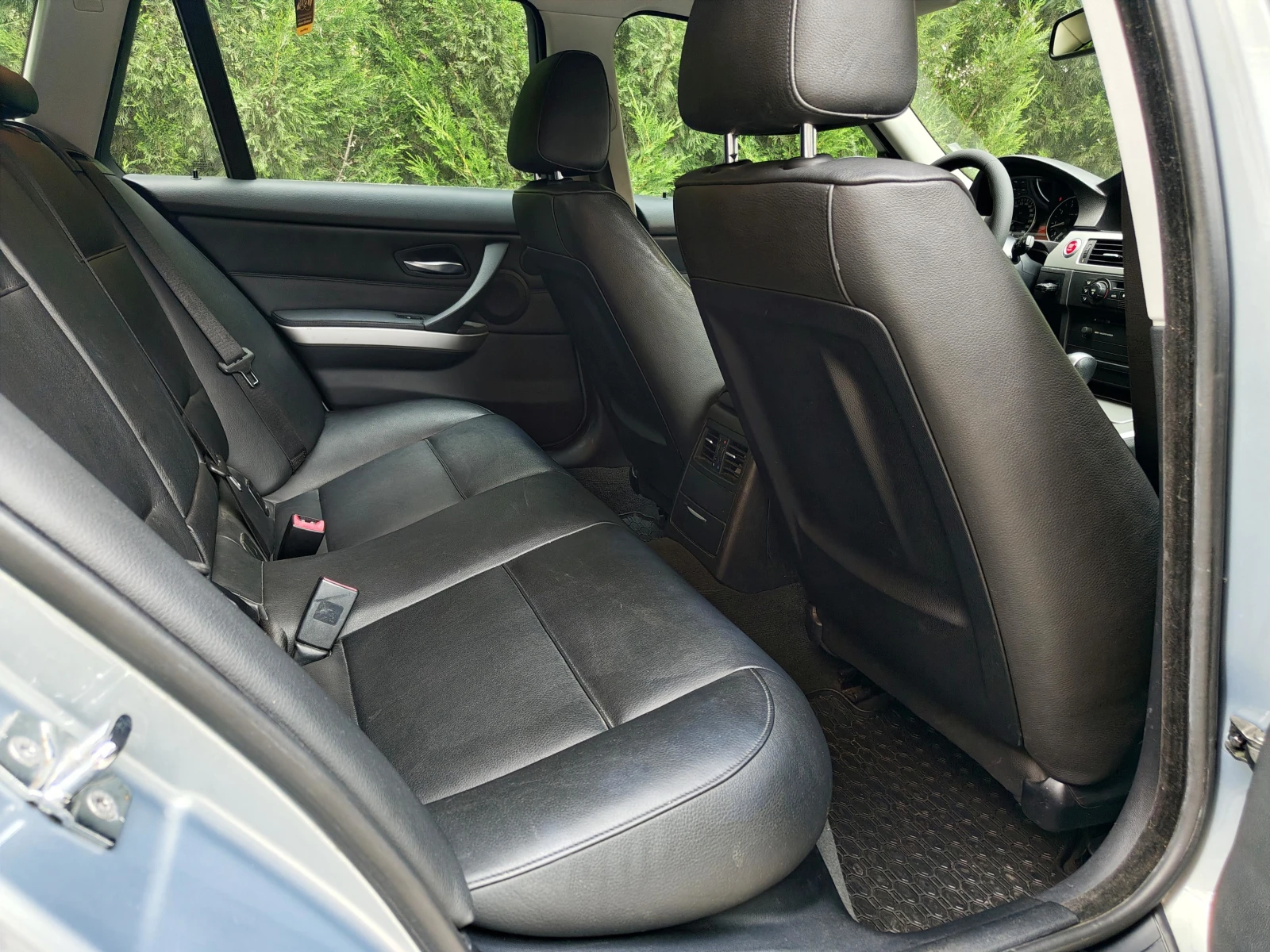 BMW 320 i /Auto/Navi/AUX, снимка 10 - Автомобили и джипове - 54621380