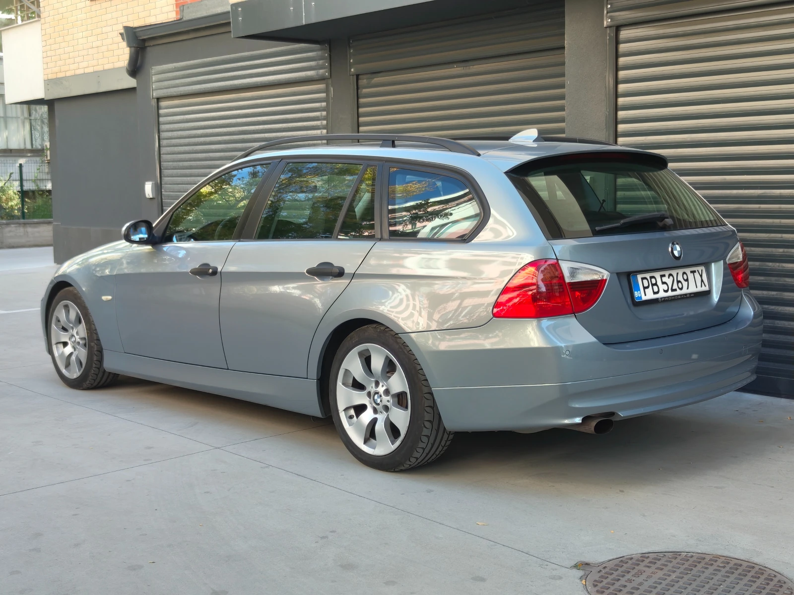 BMW 320 i /Auto/Navi/AUX, снимка 3 - Автомобили и джипове - 54621380