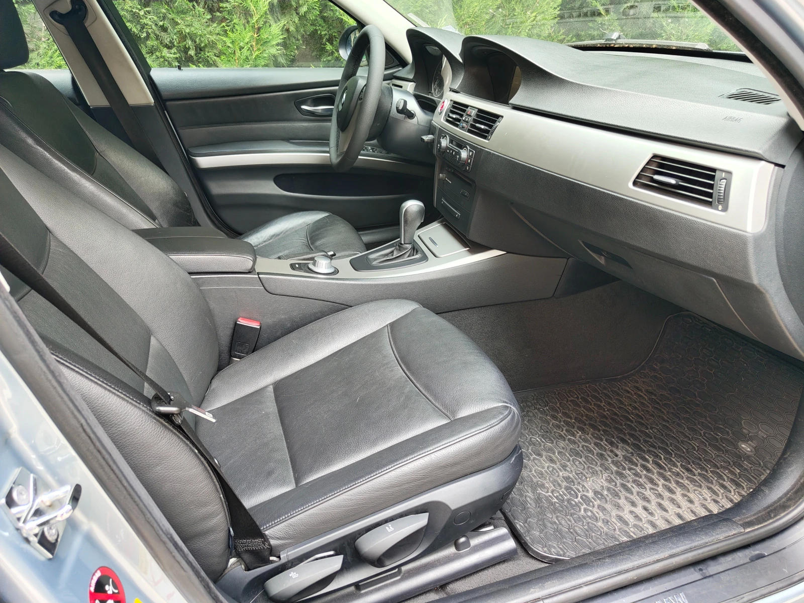 BMW 320 i /Auto/Navi/AUX, снимка 11 - Автомобили и джипове - 54621380