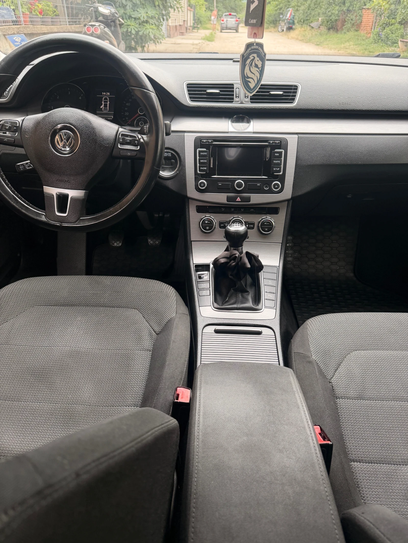 VW Passat 1.6 TDI 105ps, снимка 7 - Автомобили и джипове - 55249645