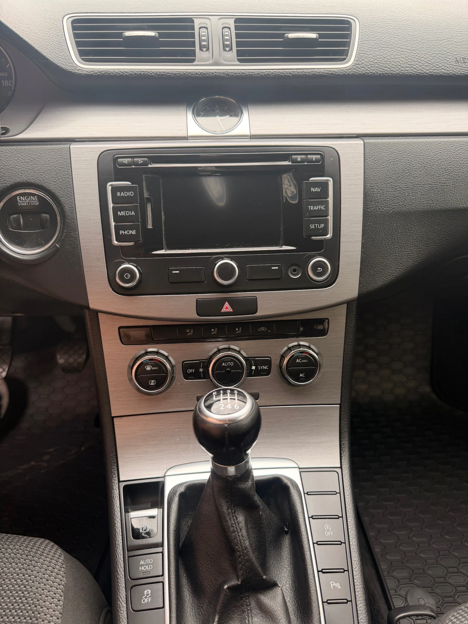 VW Passat 1.6 TDI 105ps, снимка 9 - Автомобили и джипове - 55249645