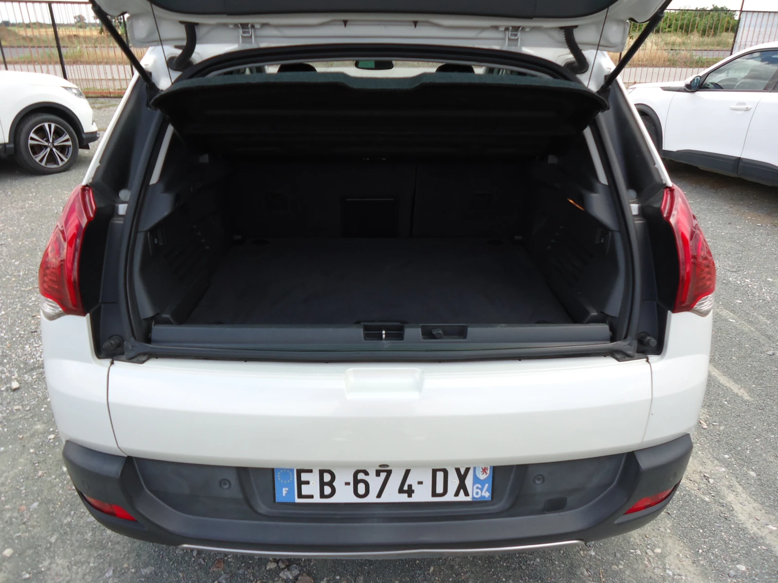 Peugeot 3008 2.0 BlueHDI Навигация Камера, снимка 9 - Автомобили и джипове - 55263026