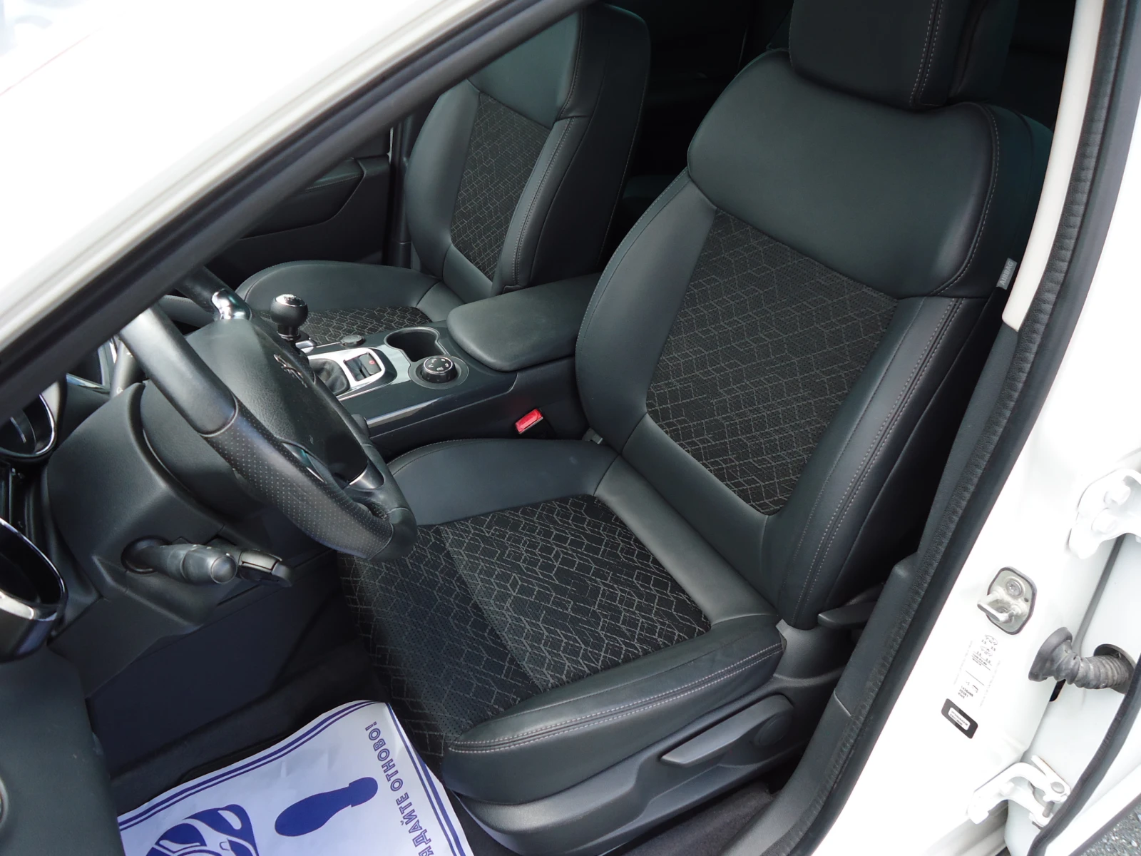 Peugeot 3008 2.0 BlueHDI Навигация Камера, снимка 12 - Автомобили и джипове - 55263026
