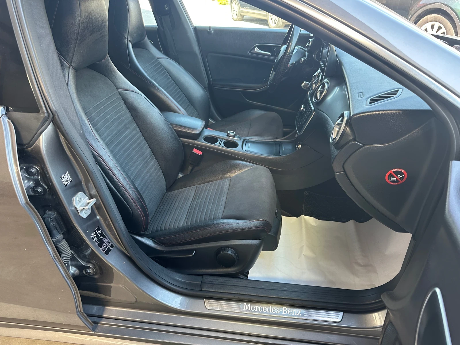 Mercedes-Benz CLA 220 cdi AMG LED Регистр. Обслуж.2к-т Гуми, снимка 12 - Автомобили и джипове - 55548704