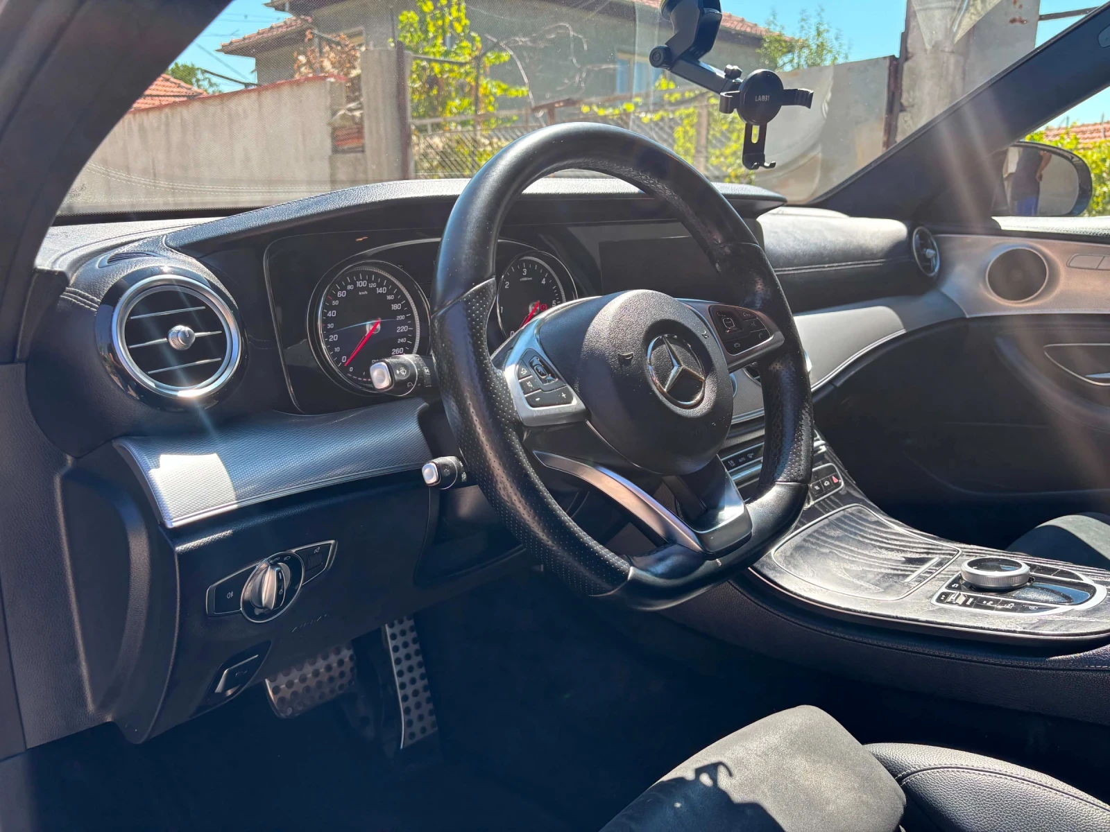 Mercedes-Benz E 220, снимка 6 - Автомобили и джипове - 55695978
