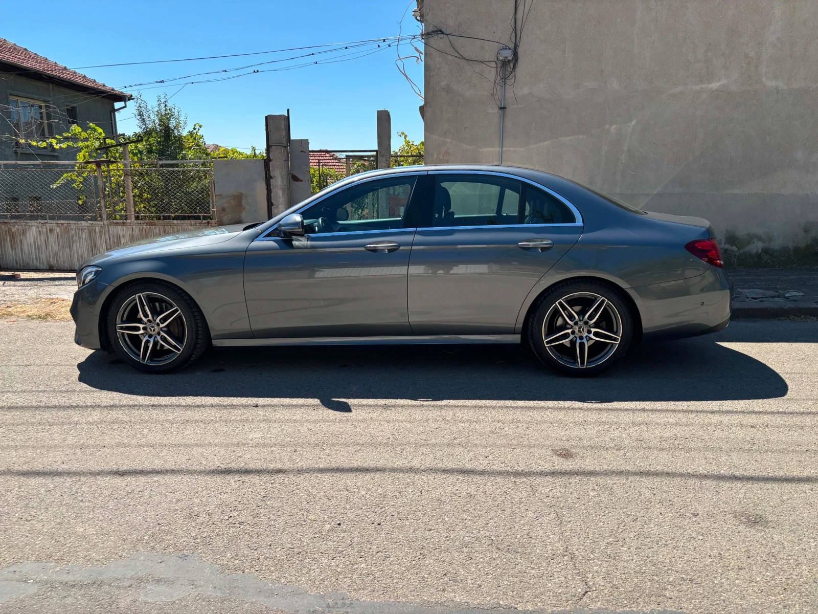 Mercedes-Benz E 220, снимка 3 - Автомобили и джипове - 55695978