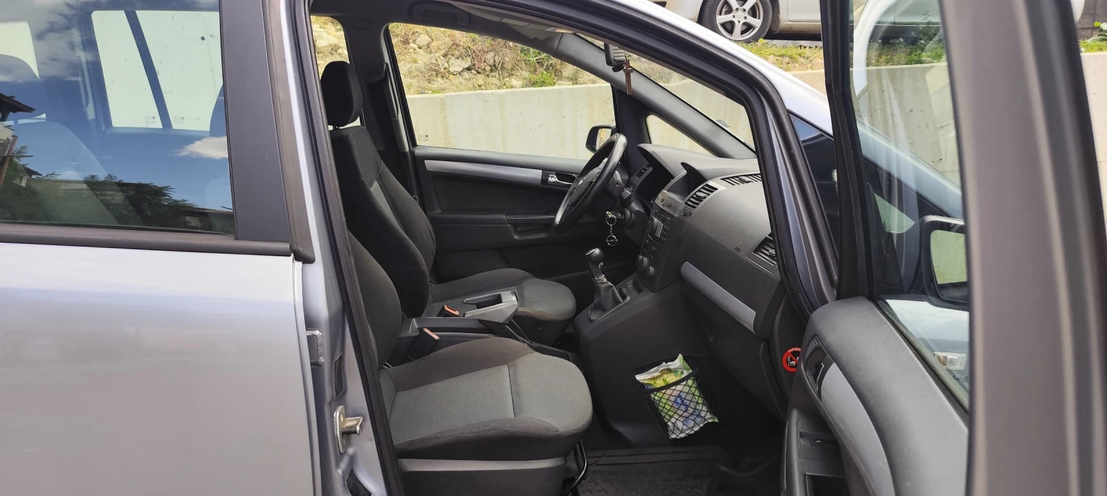 Opel Zafira, снимка 4 - Автомобили и джипове - 56202039