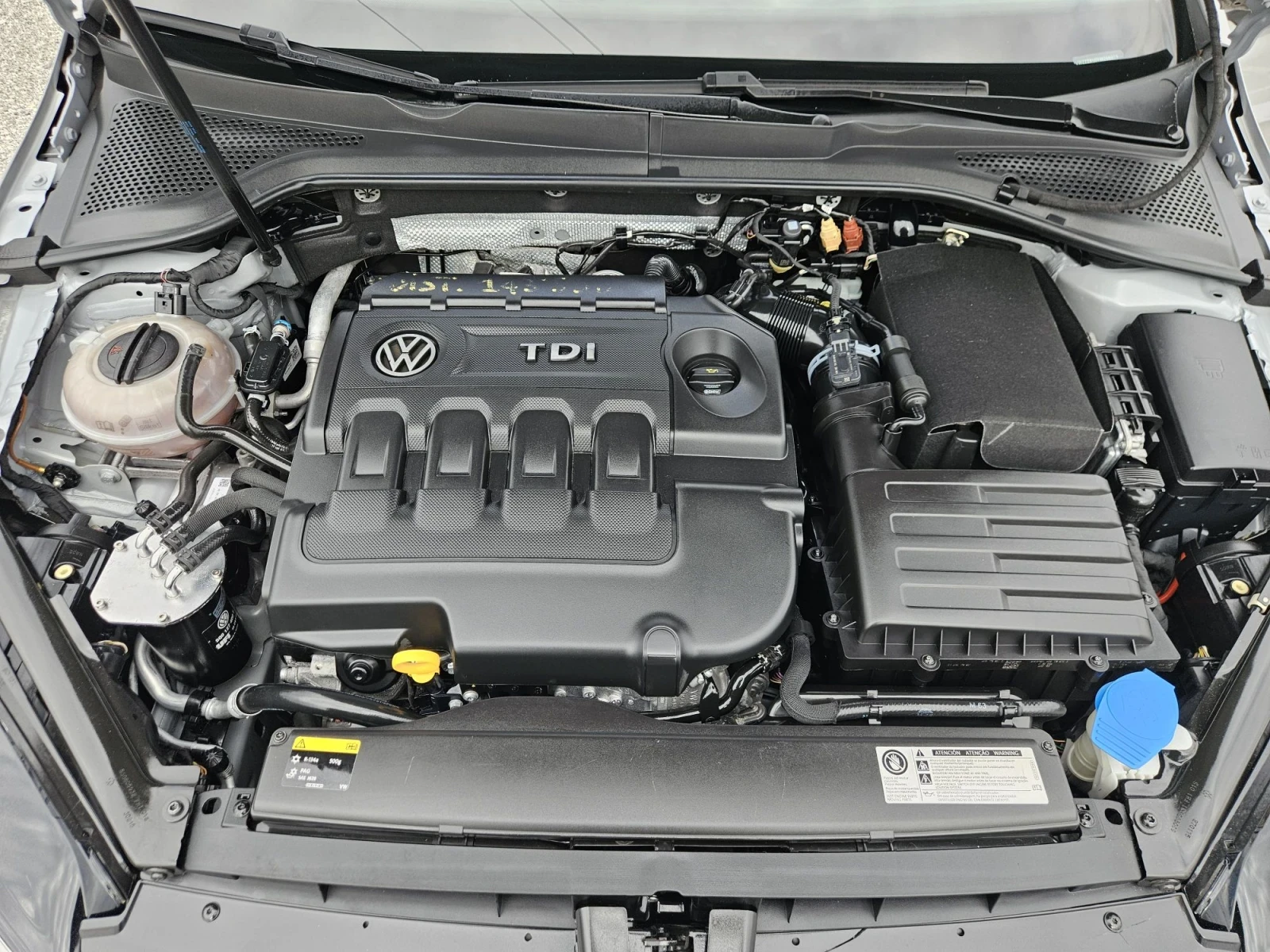 VW Golf 1.6 TDI  HIGHLINE , снимка 16 - Автомобили и джипове - 56615352