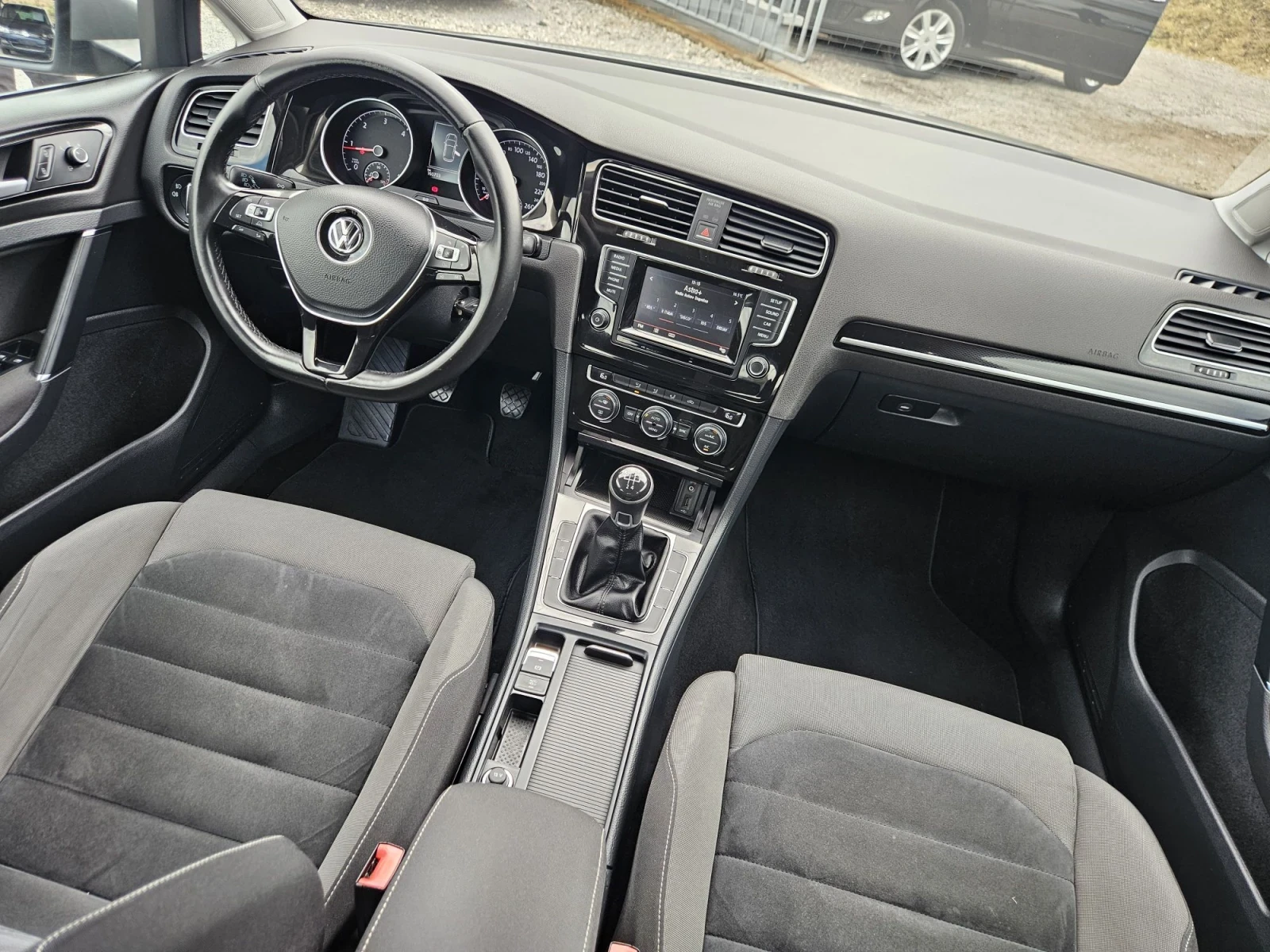 VW Golf 1.6 TDI  HIGHLINE , снимка 14 - Автомобили и джипове - 56615352
