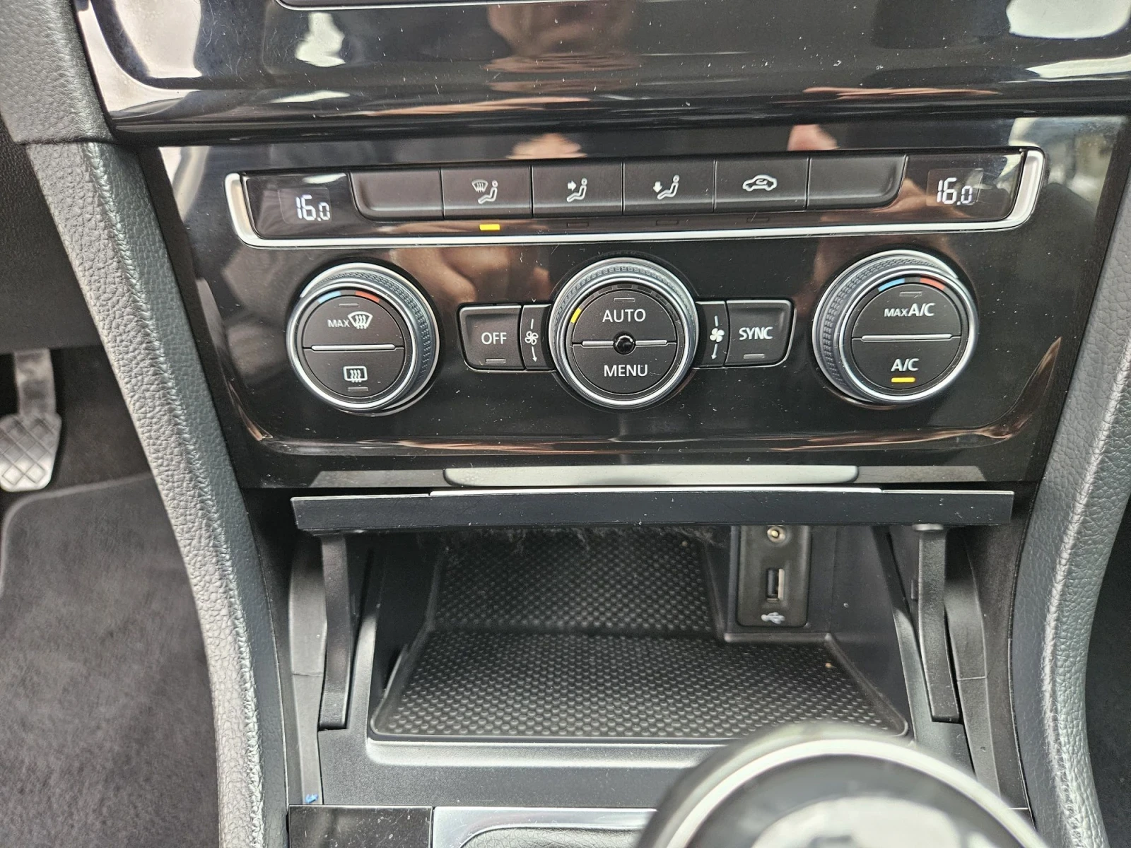 VW Golf 1.6 TDI  HIGHLINE , снимка 15 - Автомобили и джипове - 56615352