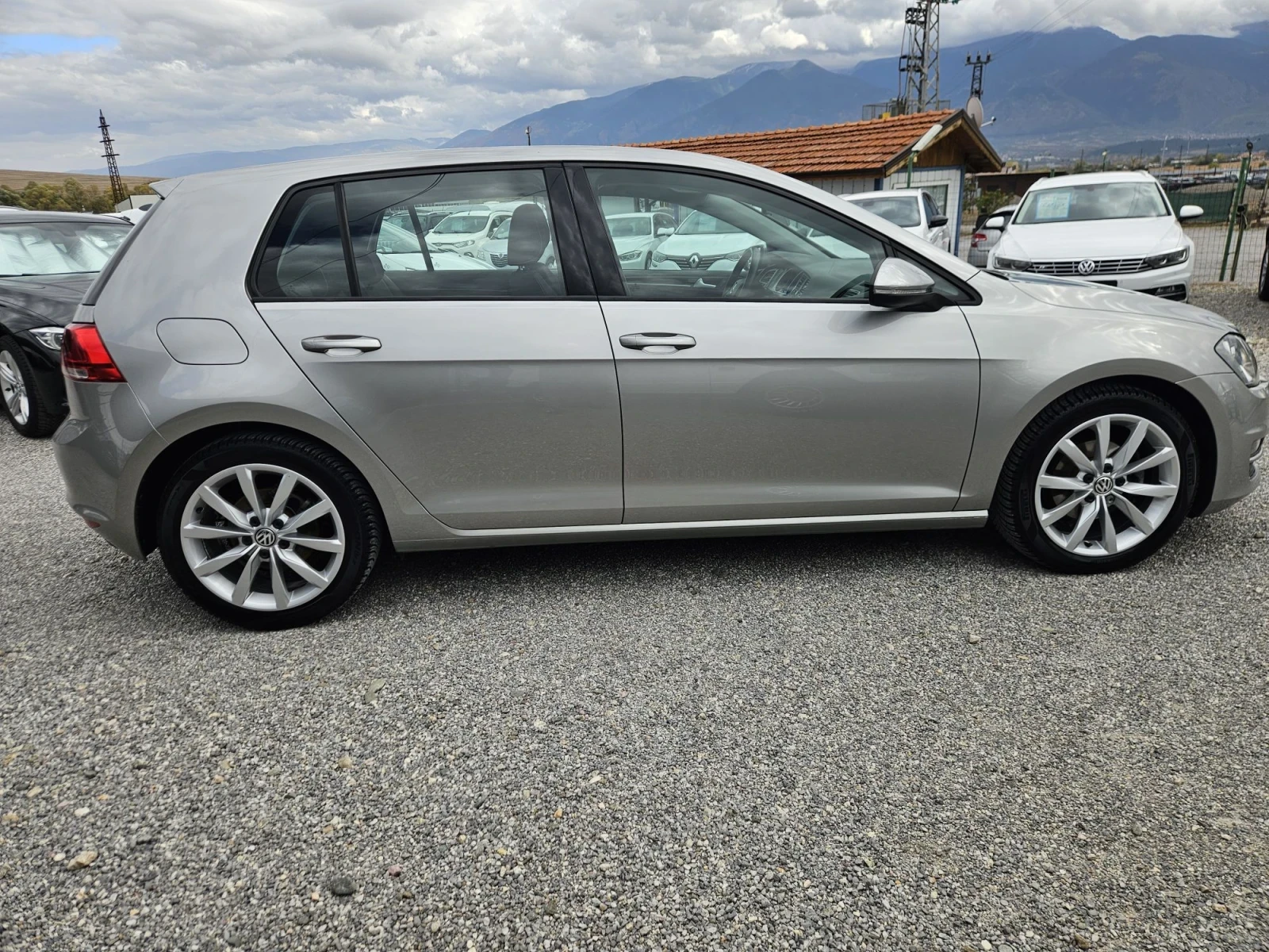 VW Golf 1.6 TDI  HIGHLINE , снимка 4 - Автомобили и джипове - 56615352